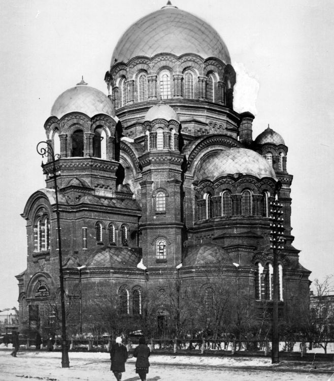 Собор перед взрывом — кресты уже сняты